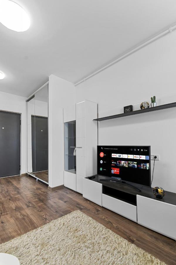 Modern In New Building With Panoramic View Brasov Exterior photo